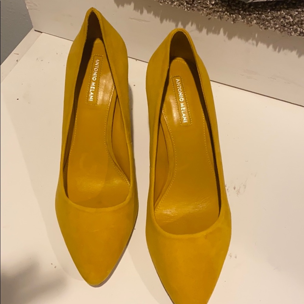 Mustard Antonio Melani pumps
